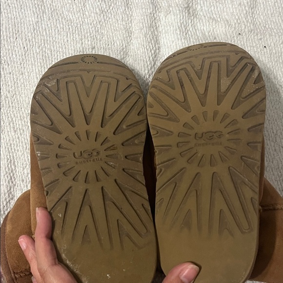 UGG Kids Boots in Brown and Cream - Picture 7 of 10